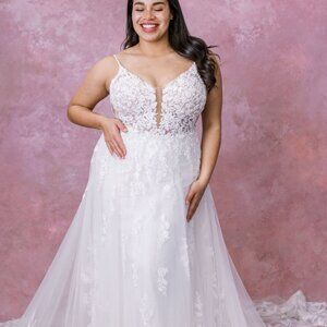 1137 Wedding Dress by Martina Liana - Street Size 12 - Boutique Sample